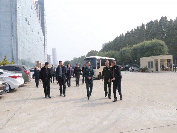 縣委常委、縣人武部部(bù)長及濟寧市軍分區調研小組到我公